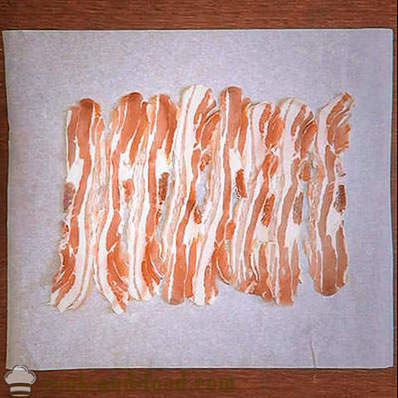 Bramborový koláč se slaninou s houbami a sýrem v troubě