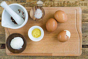 Lahodný salát s marinovanými houbami a vejci