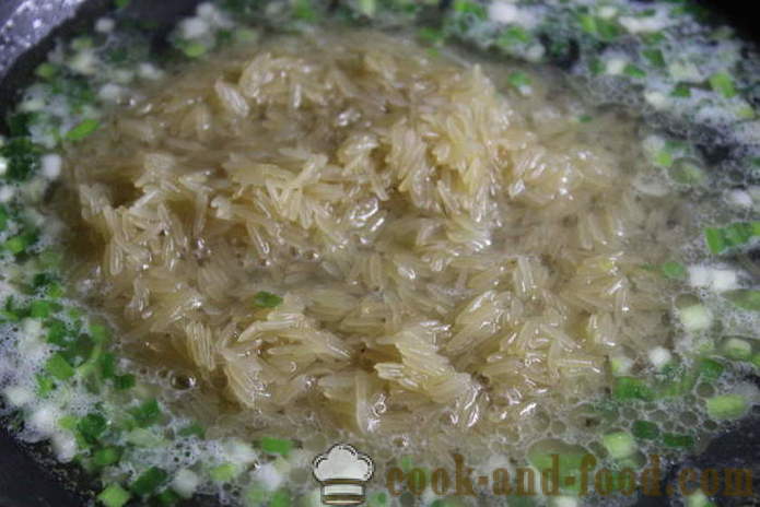 Delicious drolit rýže ozdobíme zakysanou smetanou a bylinkami - jak vařit lahodný příkrm rýže, krok za krokem recept fotografiích