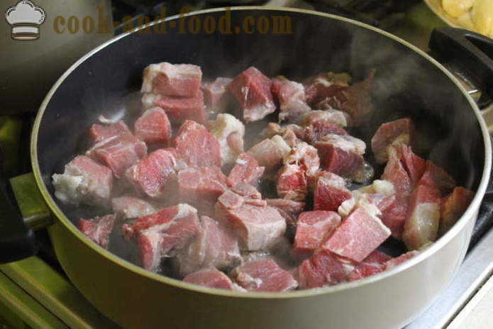 Dušené vepřové maso s rozmarýnem a hrušky - jak vařit lahodný guláš z vepřového masa, krok za krokem, s fotografiemi Recep