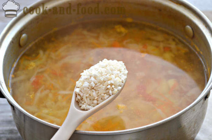 Čerstvé zelí polévka s masem a rýží - jak vařit maso polévka, krok za krokem recept fotografiích