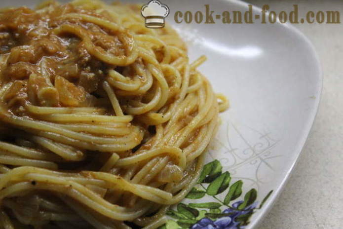 Špagety s tuňákem konzerv v rajčatové-smetanovou omáčkou - a to jak lahodný vařit špagety, krok za krokem recept fotografiích