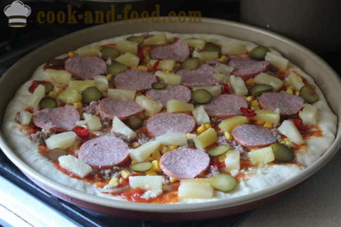 Kvasnice pizza s masem a sýrem doma - krok za krokem foto-pizza recept s mletým masem v troubě