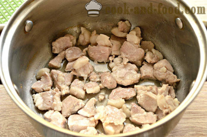Chutné vepřové maso omáčka s moukou - jak vařit maso omáčka vepřové na pohanka, krok za krokem recept fotografiích