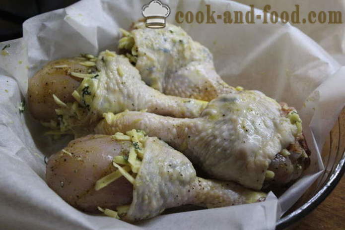 Plněná kuřecí stehno v troubě - jak vařit lahodné kuřecí paličky, krok za krokem recept fotografiích