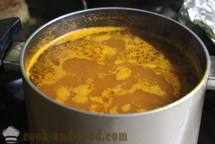 Bramborová polévka s masovými kuličkami a rajčatovým protlakem - jak vařit rajčatová polévka s masovými kuličkami, se krok za krokem recept fotografiích