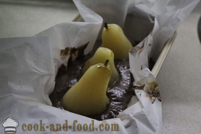Čokoládový dort s celými hrušky - jak dělat čokoládový dort s hruškou doma krok za krokem recept fotografiích