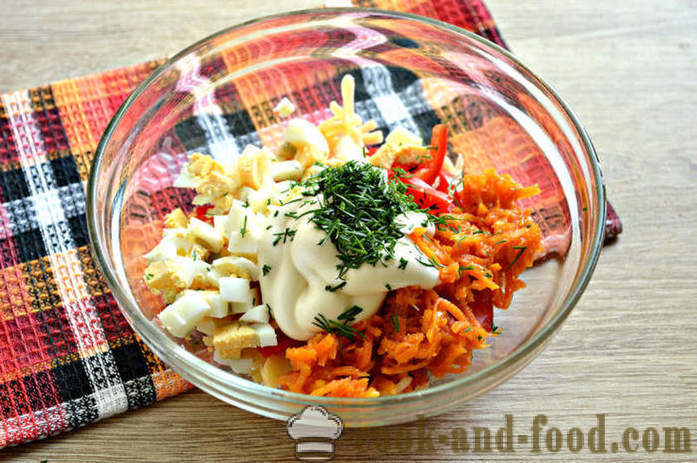 Sýrový salát s cherry rajčátky, vejce a mrkev v korejštině - Jak se dělá sýr salát, krok za krokem recept fotografiích