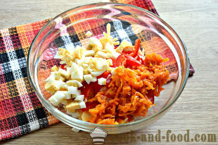 Sýrový salát s cherry rajčátky, vejce a mrkev v korejštině - Jak se dělá sýr salát, krok za krokem recept fotografiích