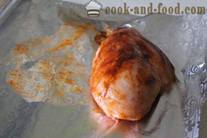 Home pastrami kuřecí prsa v alobalu - jak udělat pastrami kuře v troubě, se krok za krokem recept fotografiích