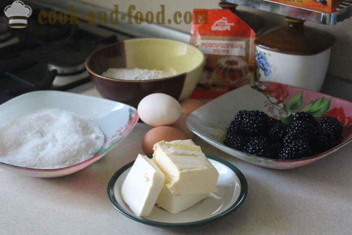 Rosolu ostružina koláč bez jogurtu - jak se dělá BlackBerry koláč v troubě, se krok za krokem recept fotografiích