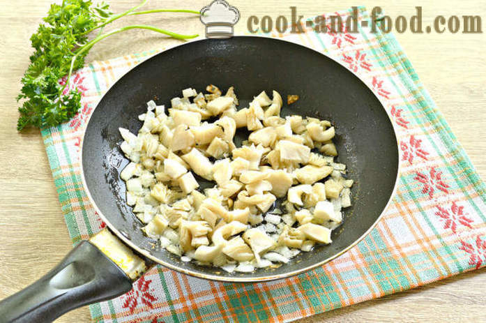 Brambory s houbami na smetaně - jak vařit houby s bramborami a zakysanou smetanou na pánvi s krok za krokem recept fotografiích