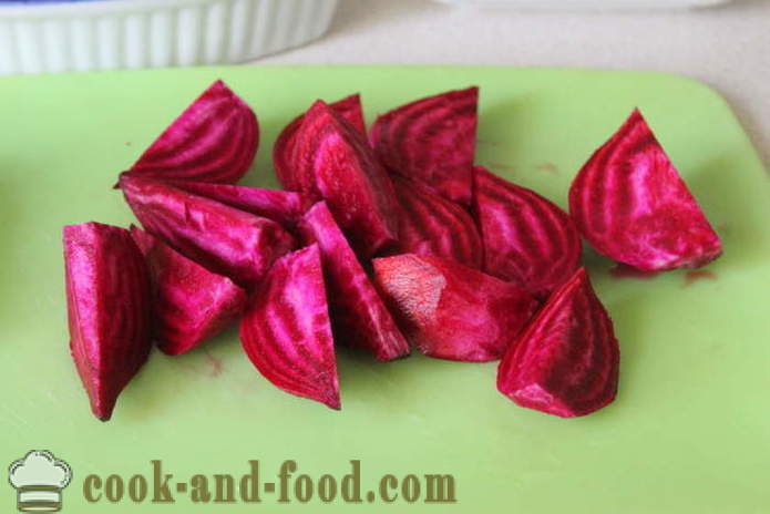 Salát z červené řepy se sušenými švestkami - jak připravit salát z červené řepy pečené v troubě a sušené švestky, krok za krokem recept fotografiích