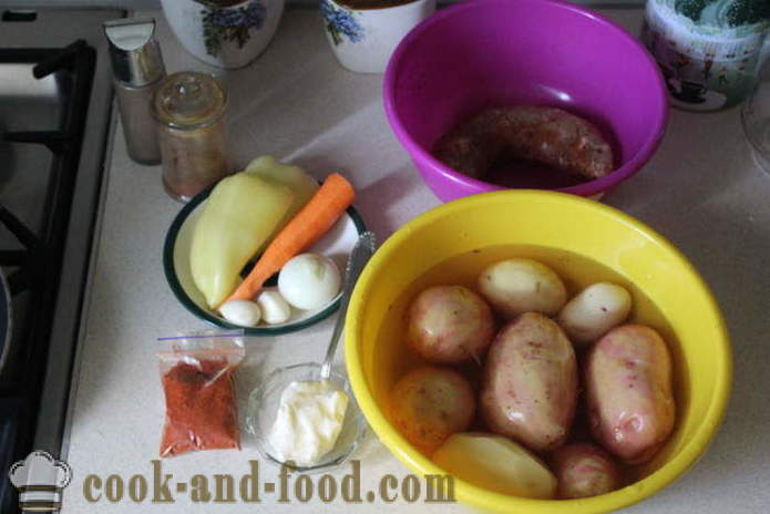 Mladí brambory v hrnci s klobásou a zeleniny - jak vařit pečené v troubě mladých brambor, krok za krokem recept fotografiích