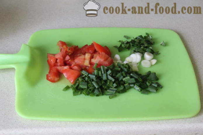 Těstoviny s rajčaty, bazalkou a žampiony - jak se vaří houbové těstoviny s bazalkou a rajčaty, krok za krokem recept fotografiích