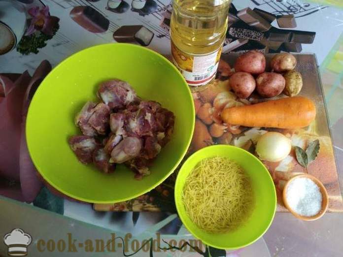 Polévka s kuřecí žaludky, nudle a brambory - jak vařit polévku kuřecí žaludky, krok za krokem recept fotografiích