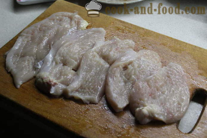 Domácí kuřecí roláda plněná špenátem - jak dělat role kuřecího masa v troubě, se krok za krokem recept fotografiích
