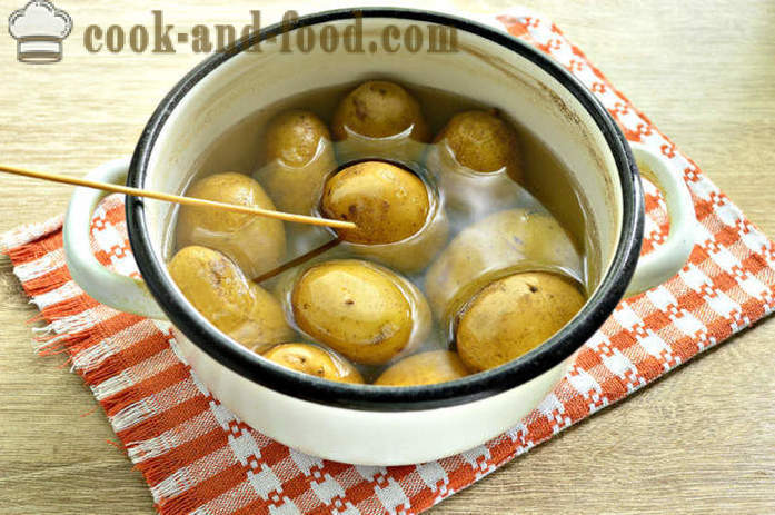 Vařené nové brambory s česnekem a bylinkami - jak vařit nové brambory chutné a řádně krok za krokem recept fotografiích