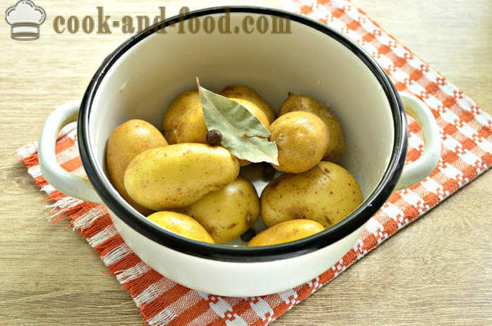 Vařené nové brambory s česnekem a bylinkami - jak vařit nové brambory chutné a řádně krok za krokem recept fotografiích