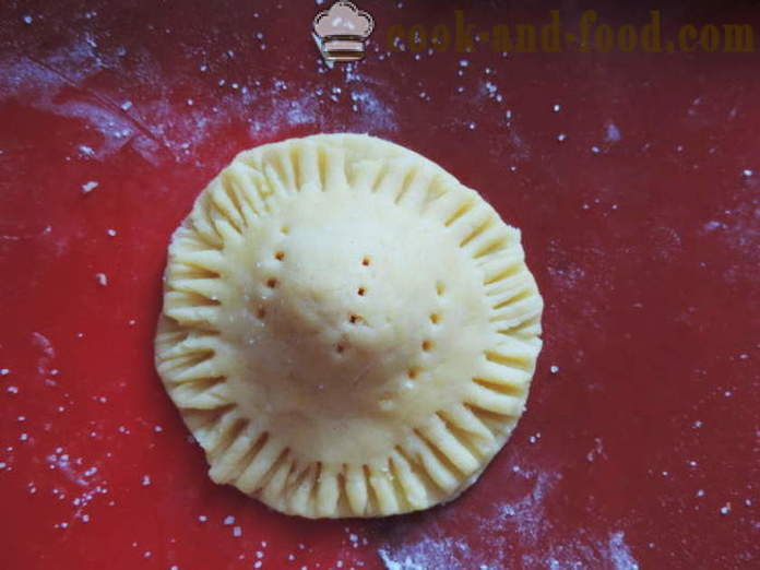 Křehké sušenky s jahodami v troubě - jak se peče pečiva plněné jahodami, krok za krokem recept fotografiích