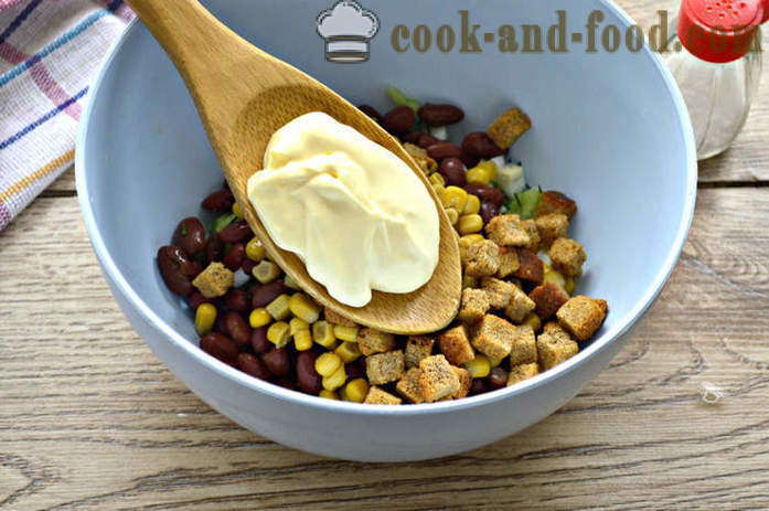 Salát s konzervy fazolí a sušenky - Jak vyrobit fazole salát s krutony, krok za krokem recept fotografiích