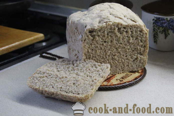 Rustikální chleba v pekárně z žita a celozrnná mouka - jak se dělá chleba s různými druhy mouky v pekárně, krok za krokem recept fotografiích