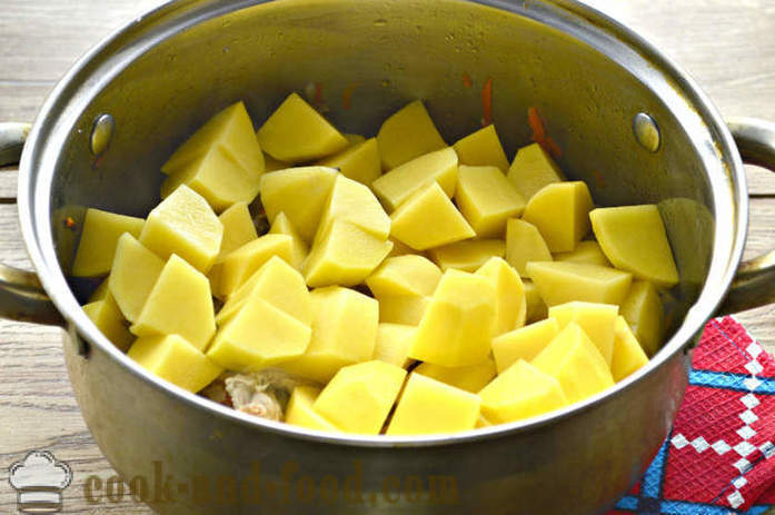 Zapečené brambory s kuřecím masem - jak vařit lahodný guláš brambor s kuřecím masem, krok za krokem recept fotografiích