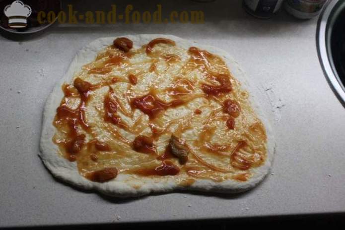 Stromboli - pizza role kynutého těsta, jak udělat pizzu v roli, krok za krokem recept fotografiích