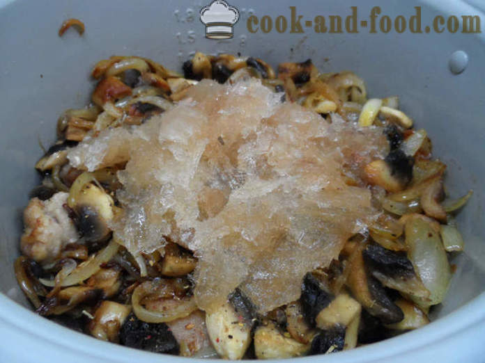 Chutné pečené brambory v troubě - jak vařit pečeně s brambory, masem a houbami, krok za krokem recept fotografiích