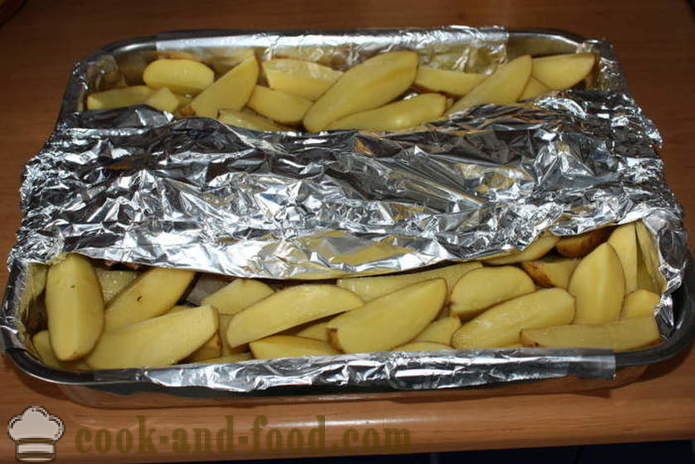 Pečená vepřová žebírka s bramborem v troubě - například pečené brambory se slaninou, krok za krokem recept fotografiích