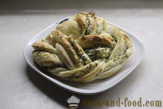 Česnekový chléb doma - jak se dělá česnekový chleba v peci, s krok za krokem recept fotografiích