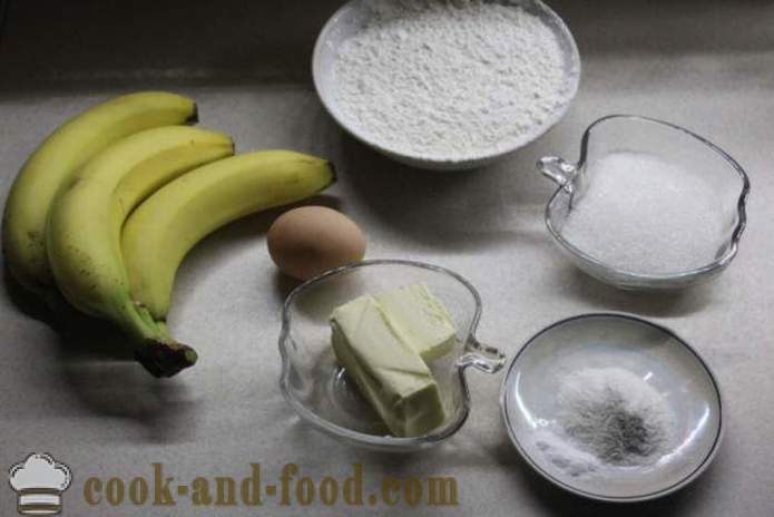 Lahodné banán koláč s ořechy - jak vařit vdolky s banánem v troubě, se krok za krokem recept fotografiích