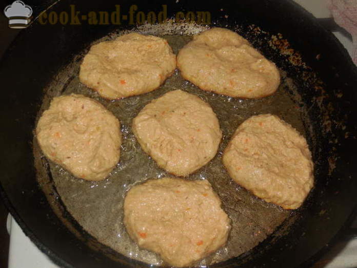 Bezmasá hamburgery vyrobené ze sojových bobů v pánvi - Jak se dělá bezmasá hamburgery vyrobené ze sojových bobů, krok za krokem recept fotografiích
