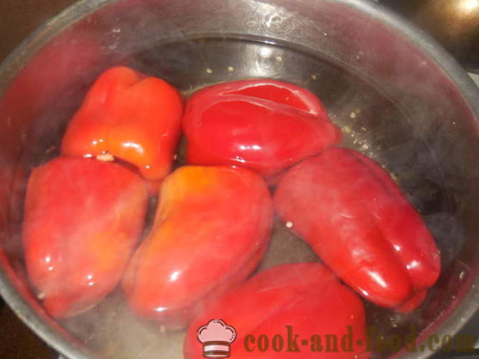 Papriky plněné bramborovou kaší a pečené v troubě - jak vařit plněné papriky s brambory a sýrem, s krok za krokem recept fotografiích