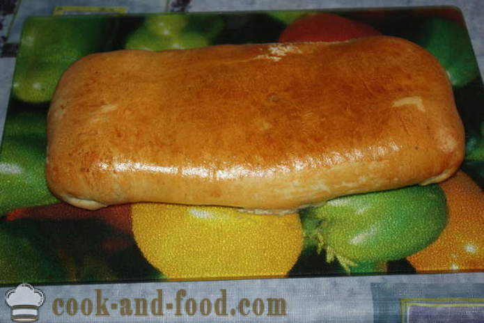 Čerstvého droždí z listového těsta plněné kuřecím masem a brambory - jak se peče koláč s kuřecím masem a bramborami v peci, se krok za krokem recept fotografiích