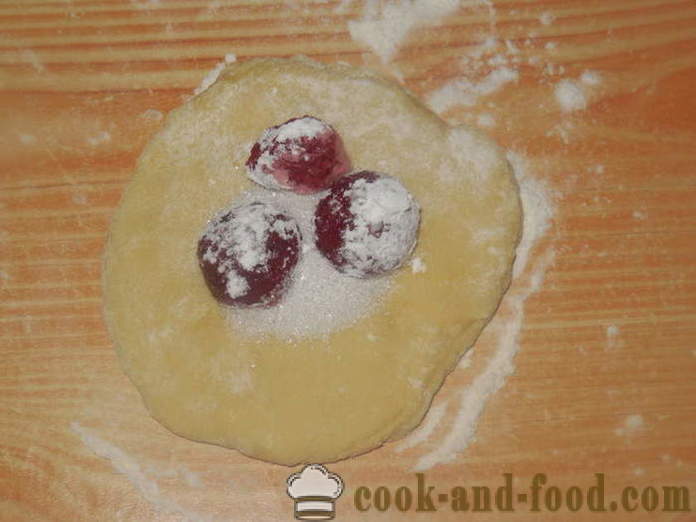 Větrné koláče s jahodami - Jak vařit koláče s jahodami v troubě, se krok za krokem recept fotografiích