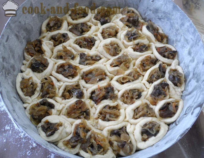 Kvasnice dort Honeycomb - jak se peče koláč z kynutého těsta, krok za krokem recept fotografiích