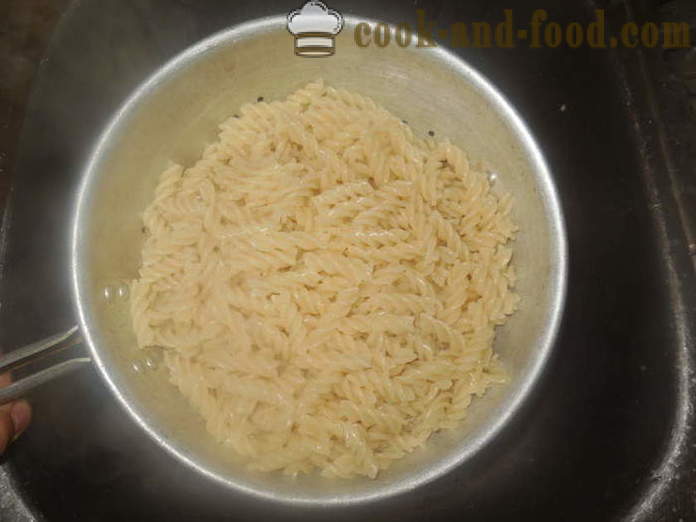 Zapečené špagety se sýrem sladký - jak vařit těstoviny kastrol do trouby s krok za krokem recept fotografiích
