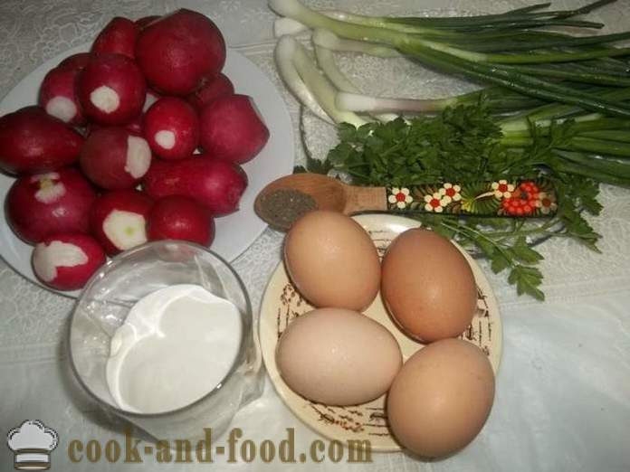Lahodný salát z ředkviček s vejcem a cibulkou - jak připravit salát z ředkviček, krok za krokem recept fotografiích