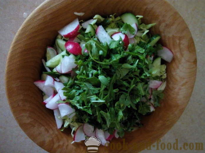 Nejchutnější salát s rukolou a zeleniny - jak připravit salát z rukoly, krok za krokem recept fotografiích
