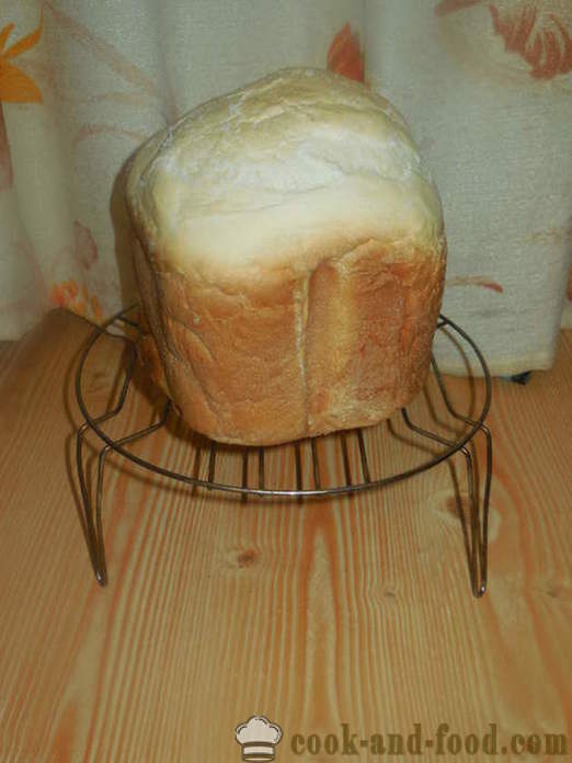 Jednoduchý recept na domácí chleba na rajčatovou marinádou - jak se peče chléb v pekárně doma, krok za krokem recept fotografiích