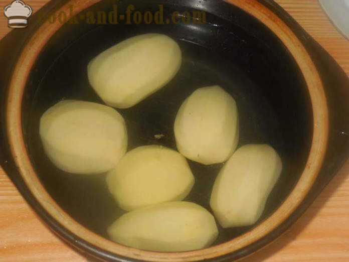 Bezmasá knedlíky s syrové brambory a cibule - jak vařit knedlíky s syrových brambor, krok za krokem recept s fotografiemi