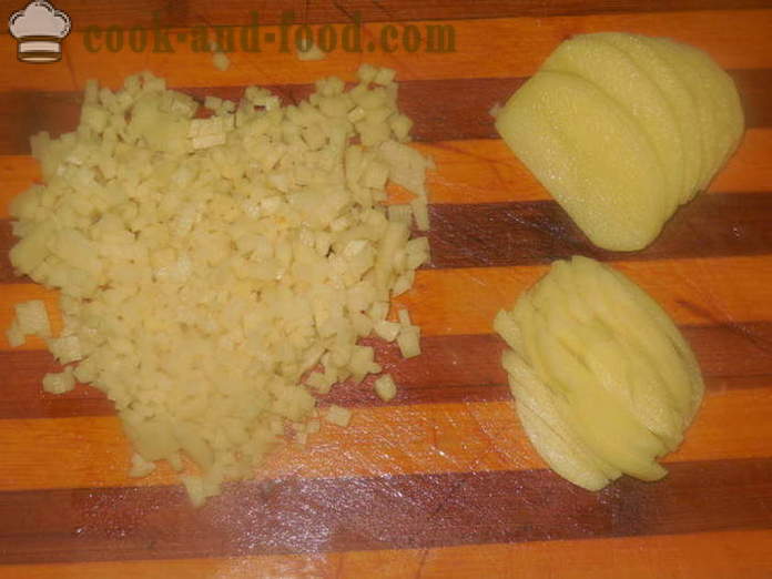 Bezmasá knedlíky s syrové brambory a cibule - jak vařit knedlíky s syrových brambor, krok za krokem recept s fotografiemi