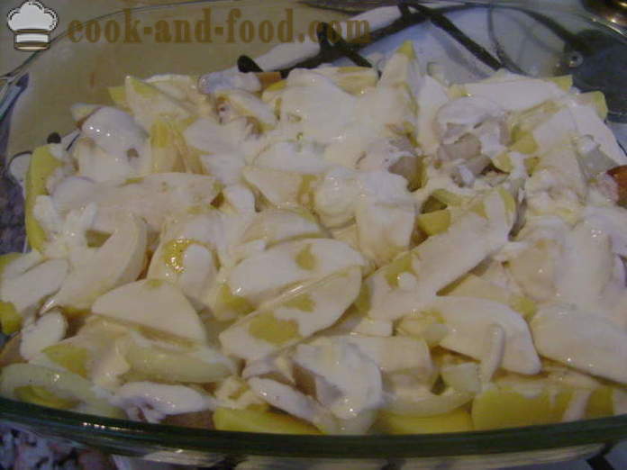 Brambory pečené v troubě s houbami a zakysanou smetanou - Jak lahodný pečené brambory v troubě, s krok za krokem recept fotografiích