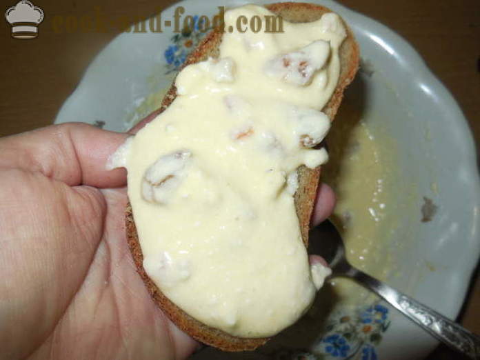 Lazy cheesecake z bochníku se sýrem, sušenými meruňkami a kiwi - jako líné péct koláč s tvarohem, krok za krokem recept fotografiích
