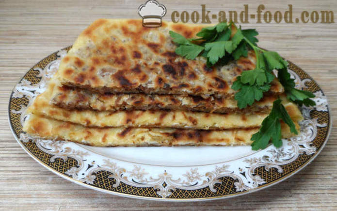 Gozleme turecký chléb s masem nebo sýrem, zeleninou a bramborami - jak vařit turecké pečivo, krok za krokem recept fotografiích