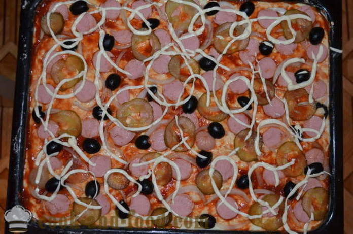 Venkovní pizza koláč - jak vařit pizzu koláč, krok za krokem recept fotografiích