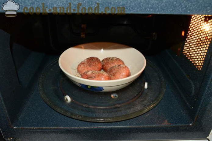 Quick pečené brambory v mikrovlnné troubě - how chutné pečené brambory v mikrovlnné troubě v kůži, se krok za krokem recept fotografiích