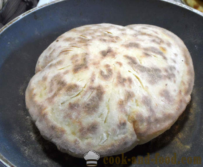 Chačapuri v Imereti sýrem - jak se tortilly se sýrem na pánvi, krok za krokem recept fotografiích