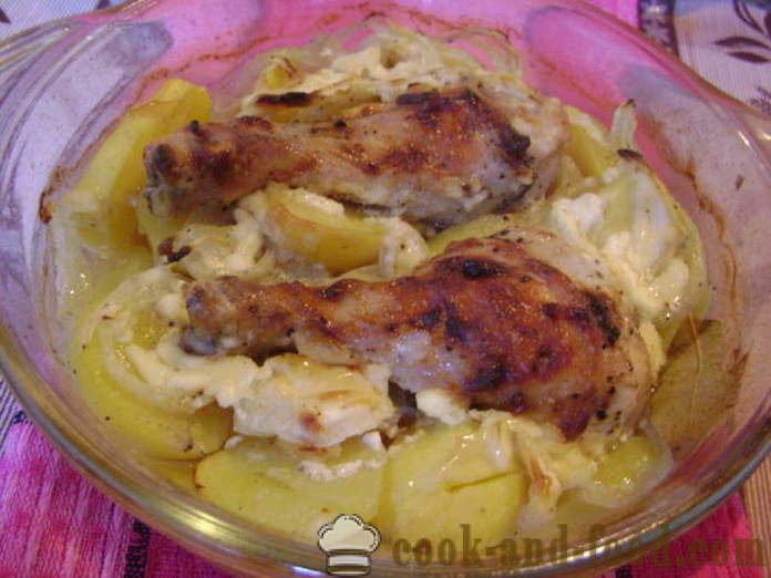 Kuřecí paličky s brambory v troubě - jak vařit lahodné kuřecí stehno s bramborovou, krok za krokem recept fotografiích